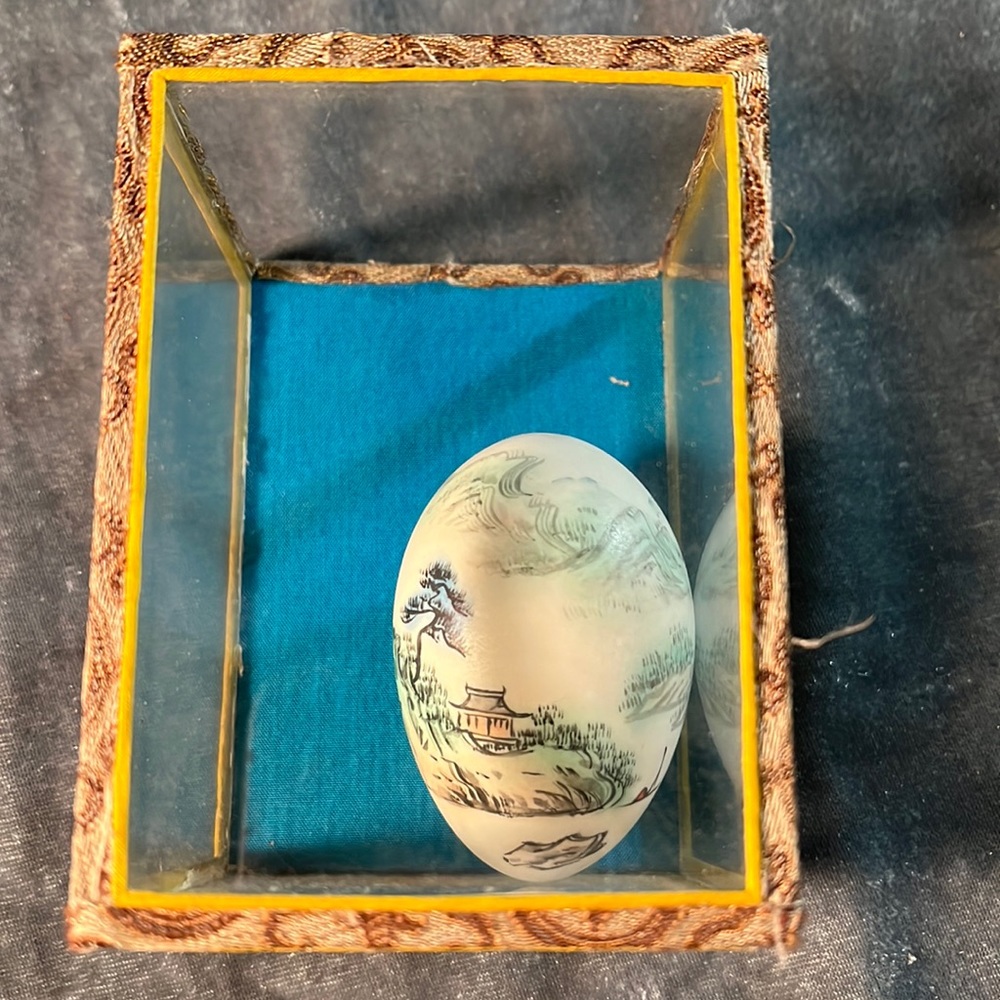 VTG Asian Egg with Case